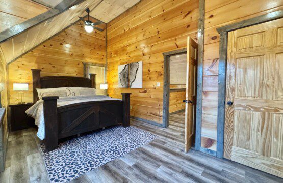 Master bedroom, luxury vacation rental - Sevierville, TN