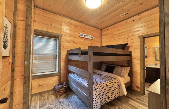 Queen Bunkroom, luxury vacation rental - Sevierville, TN