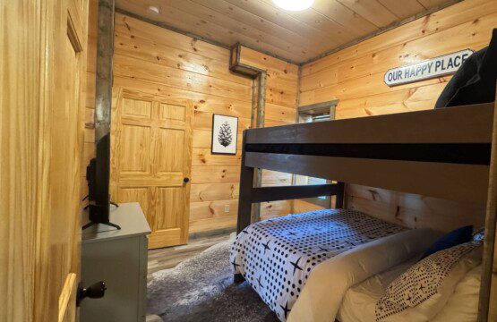 Queen Bunkroom, luxury vacation rental - Sevierville, TN