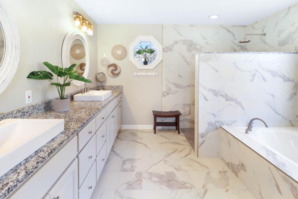 Nautilus master bath w bathtub