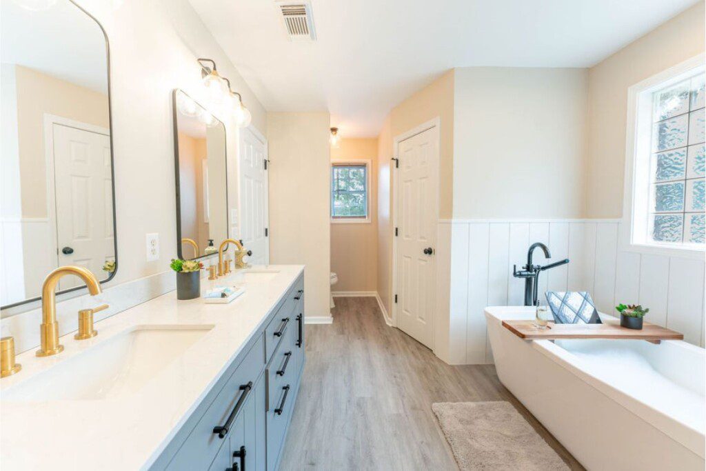 Large master bath, Tuscaloosa AL rental house