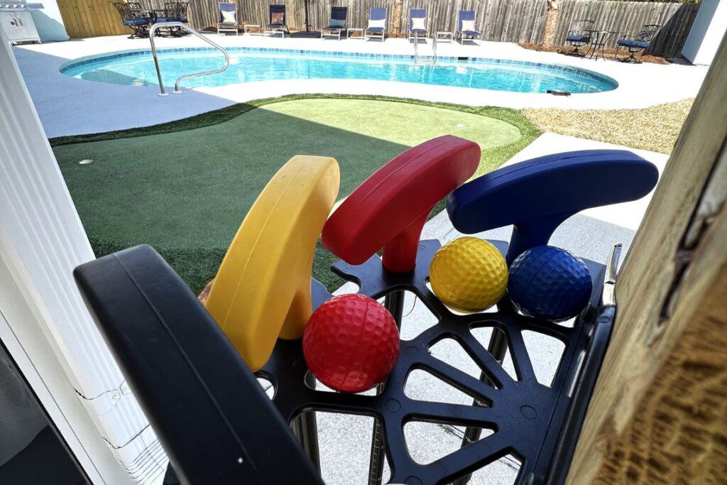 Nautilus pool w golf clubs 1140x760