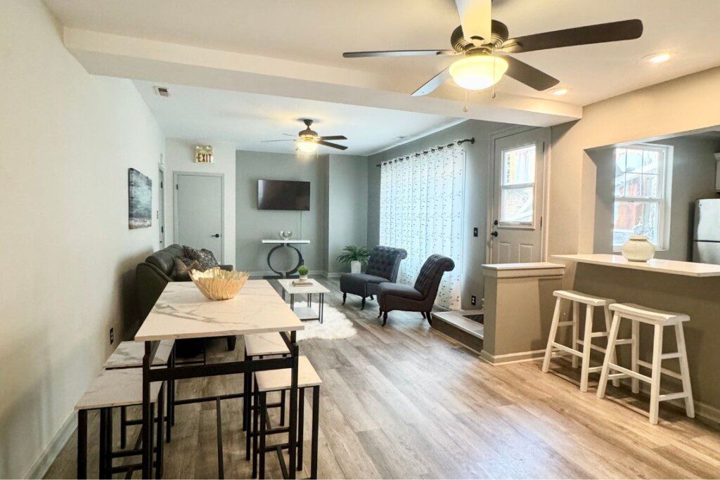 fox loft eating area family room 1140x760